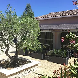 Vakantiehuis Avec Piscine Lou Minestraue, Entraigues-sur-la-Sorgue